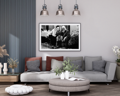 Johnny Cash joue de l'harmonica