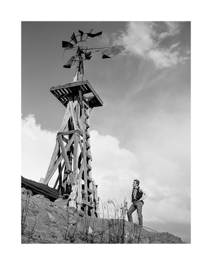 James Dean mit Windmühle in "Giant"