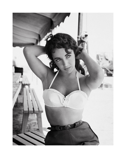 Elizabeth Taylor dans le rôle de Leslie Benedict