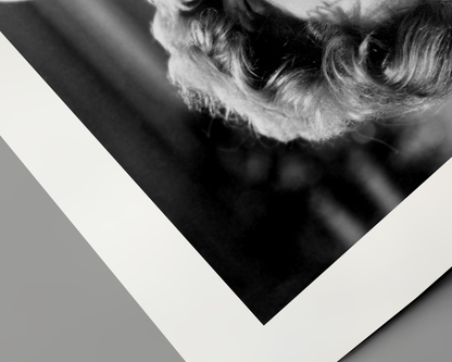 Jean Harlow: Elegant Glamour