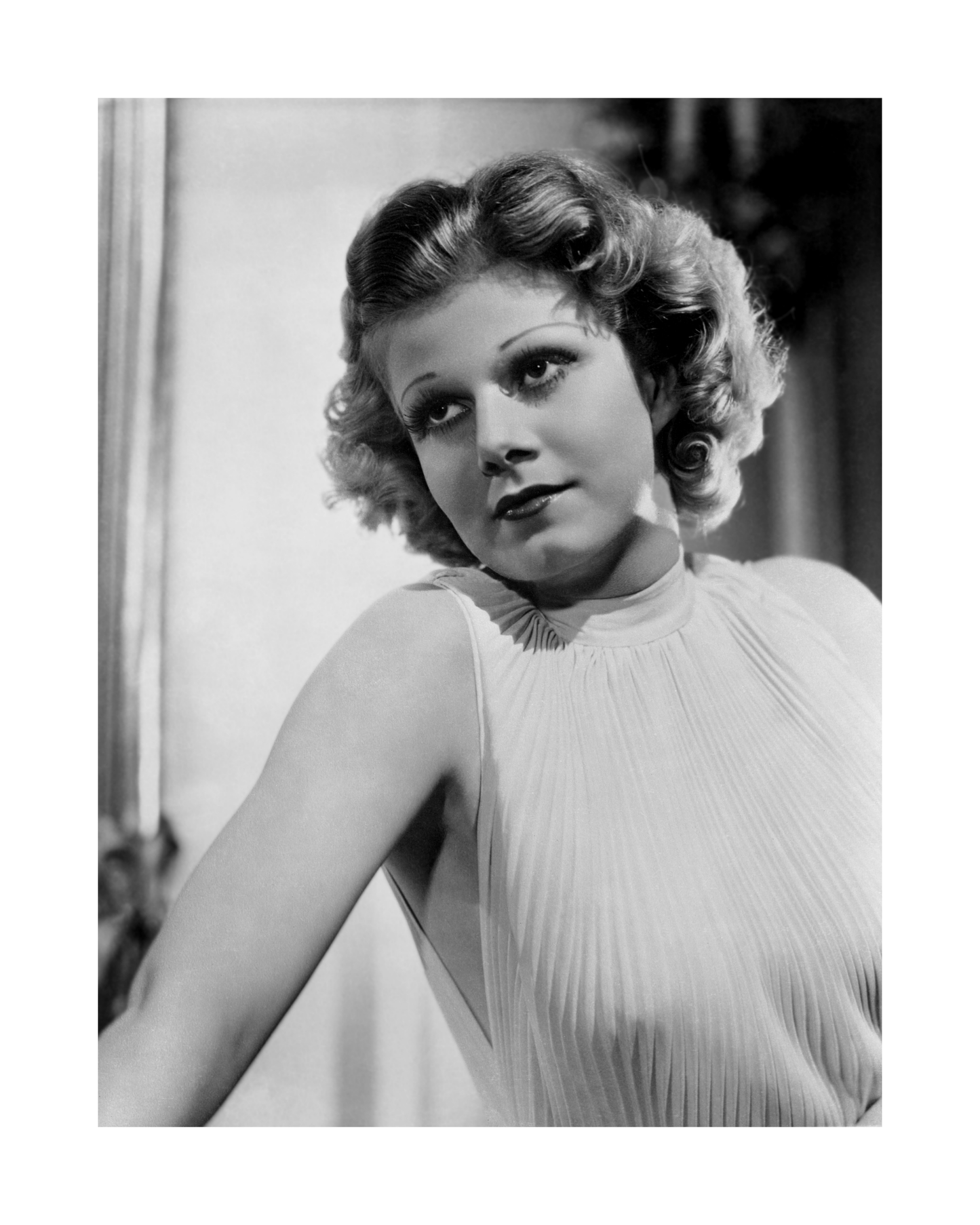 Jean Harlow: Elegant Glamour