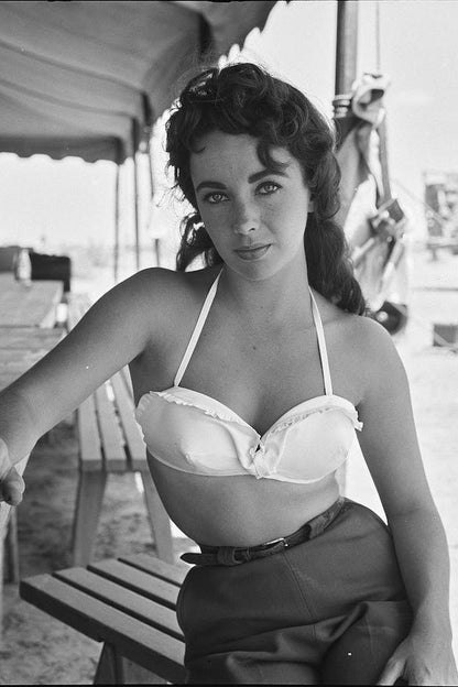 Elizabeth Taylor Behind the Scenes