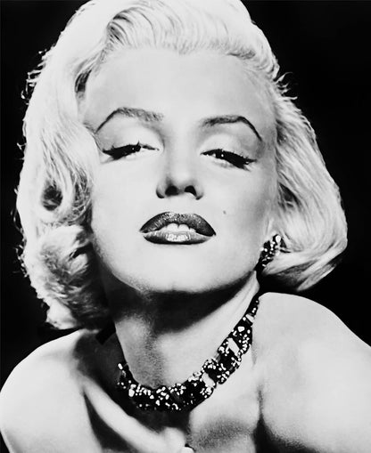 Marilyn Monroe: Elegance and Glamour